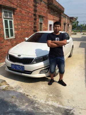 清远【独坐街头】